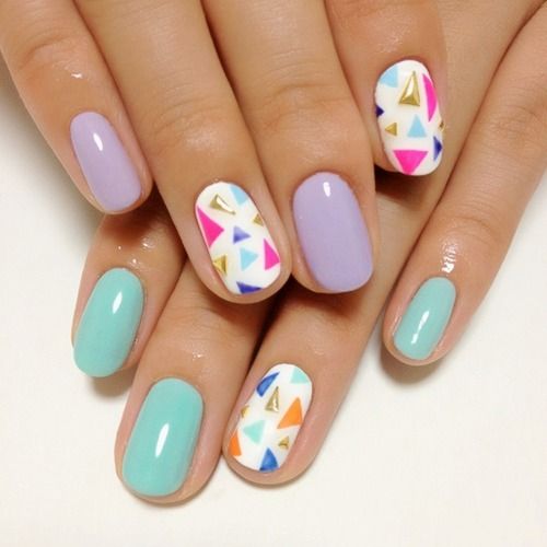 pastel-nails-triangle-studs